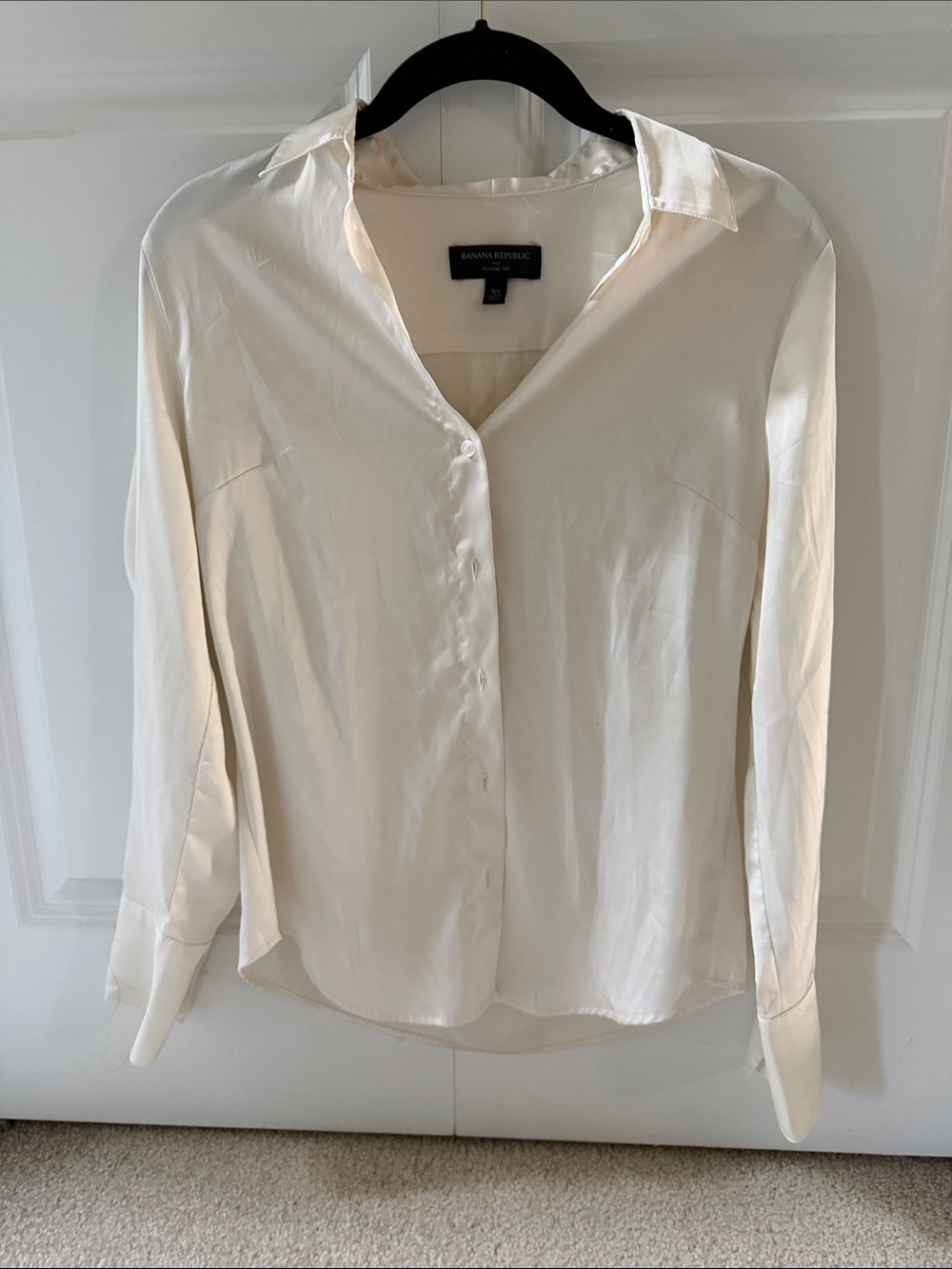Banana Republic Women's Cream White Button-Front Satin Longsleeve Blouse Size XS